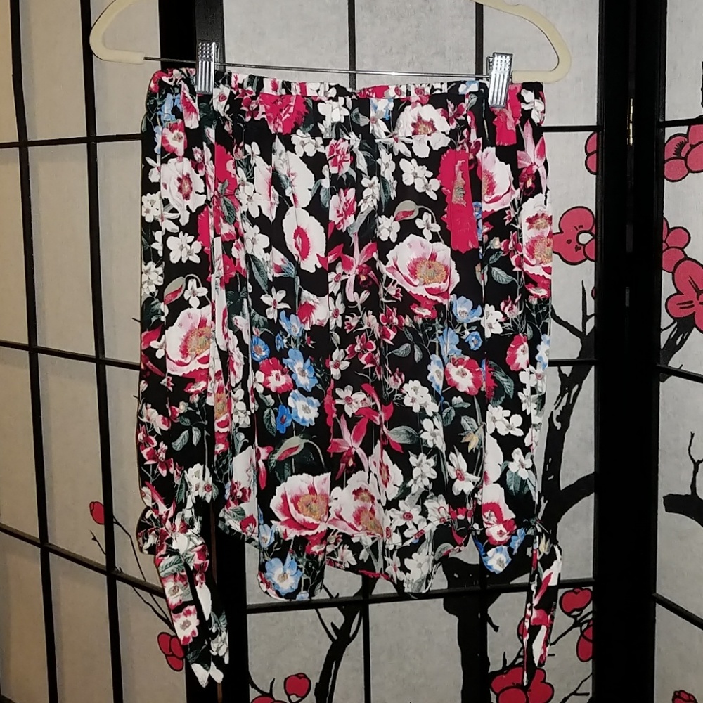 Off-the-shoulder floral print top